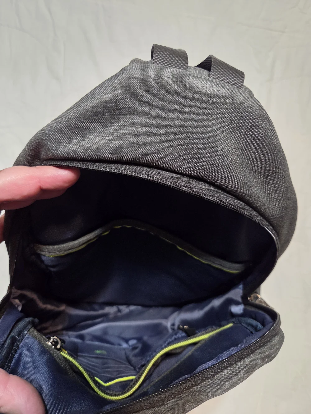 Travelon Anti-Theft Urban Sling Bag Backpack - Charcoal / Gray Heather